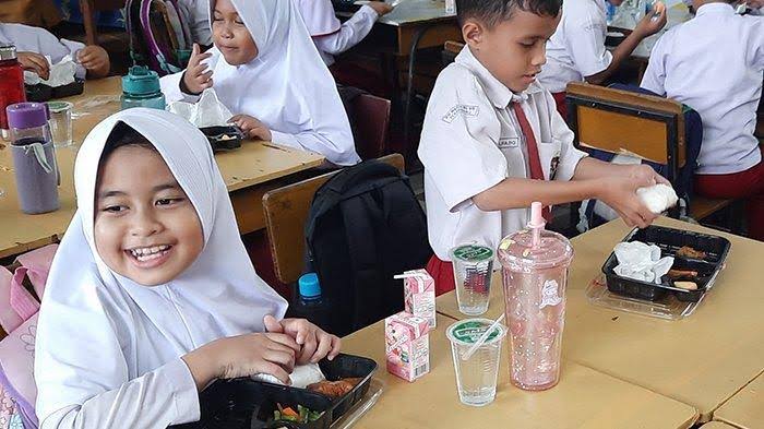 Pekanbaru Usulkan 120.000 Siswa Dapat Makan Siang Gratis Pada Tahun 2025